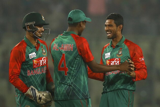 Bangladesh’s Mohammad Mahmudullah, right, celebrates with teammates after dismissing Amjad Javed of United Arab Emirates during an Asia Cup Twenty20 international cricket match between the two countries in Dhaka, Bangladesh, Friday, Feb. 26, 2016. (AP Photo/A.M. Ahad)