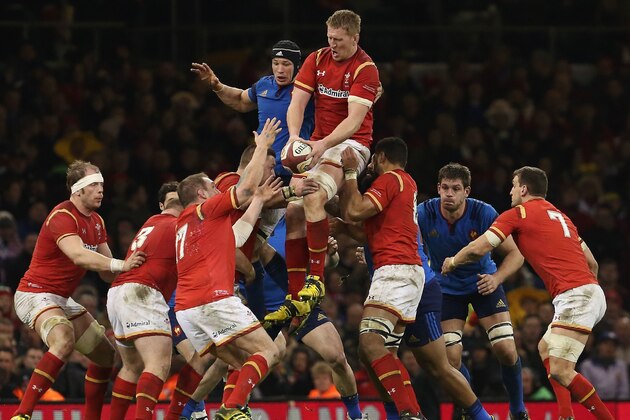 Wales' lock Bradley Davies (centre R) beats France's flanker Wenceslas Lauret (C) to the ball in a line-out during the Six Nations international rugby union match between Wales and France at the Principality Stadium in Cardiff, south Wales, on February 26, 2016.
Wales won the match 19-10. / AFP / GEOFF CADDICK / RESTRICTED TO EDITORIAL USE. Use in books subject to Welsh Rugby Union (WRU) approval.        (Photo credit should read GEOFF CADDICK/AFP/Getty Images)