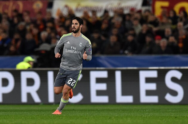 ROME, ITALY - FEBRUARY 17:  Isco of Real Madrid CF in action during the UEFA Champions League Round of 16 First Leg match between AS Roma and Real Madrid CF at Stadio Olimpico on February 17, 2016 in Rome, Italy.  (Photo by Giuseppe Bellini/Getty Images)