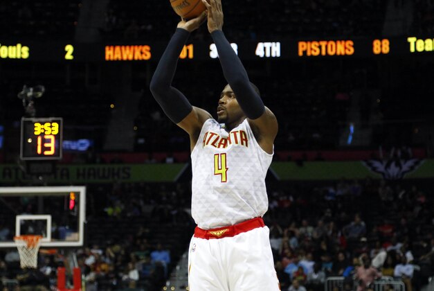 Dec 23, 2015; Atlanta, GA, USA; Atlanta Hawks forward Paul Millsap (4) shoots the ball against the Detroit Pistons in the fourth quarter at Philips Arena. The Hawks defeated the Pistons 107-100. Mandatory Credit: Brett Davis-USA TODAY Sports