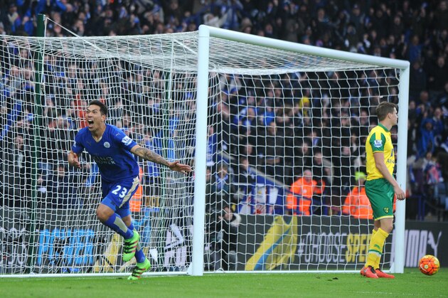 Leicester’s Leonardo Ulloa, left, celebrates after scoring against Norwich during the English Premier League soccer match between Leicester City and Norwich City at the King Power Stadium in Leicester, England, Saturday, Feb. 27, 2016. (AP Photo/Rui Vieira)