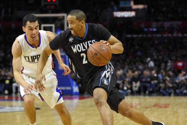 Minnesota Timberwolves guard Andre Miller, right, drives by Los Angeles Clippers guard Pablo Prigioni, of Argentina, during the second half of an NBA basketball game, Wednesday, Feb. 3, 2016, in Los Angeles. The Timberwolves won 108-102. (AP Photo/Mark J. Terrill)