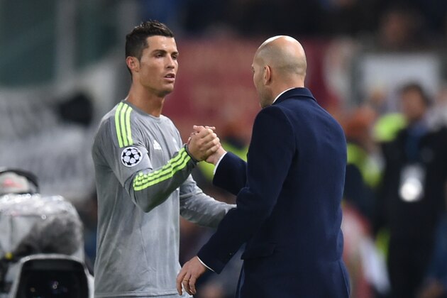 Real Madrid's Portuguese forward Cristiano Ronaldo (L) shakes hands with Real Madrid's French coach Zinedine Zidane as he leaves the pitch during the UEFA Champions League football match AS Roma vs Real Madrid on Frebruary 17, 2016 at the Olympic stadium in Rome.   AFP PHOTO / ALBERTO PIZZOLI / AFP / ALBERTO PIZZOLI        (Photo credit should read ALBERTO PIZZOLI/AFP/Getty Images)