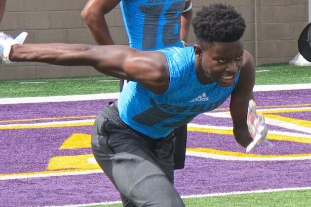 Los Angeles 5-star wide receiver Joseph Lewis has more than 20 reported offers, and on Sunday, he said the out-of-state schools have been the ones pursuing him the hardest.