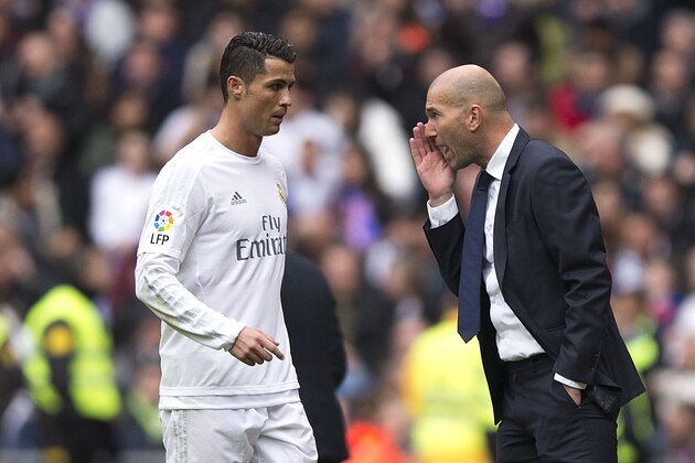 MADRID, SPAIN - FEBRUARY 13: coach Zinedine Zidane (R) of Real Madrid CF gives instructions to his player Cristiano Ronaldo  (L) during the La Liga match between Real Madrid CF and Athletic Club at Estadio Santiago Bernabeu on February 13, 2016 in Madrid, Spain.  (Photo by Gonzalo Arroyo Moreno/Getty Images)