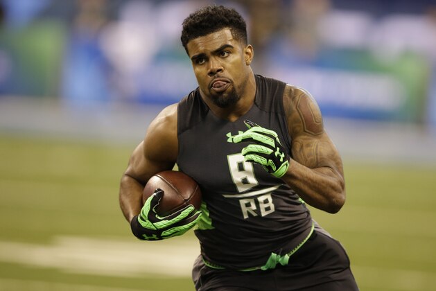 Ohio State running back Ezekiel Elliott runs a drill at the NFL football scouting combine in Saturday, Feb. 27, 2016, in Indianapolis. (AP Photo/Darron Cummings)