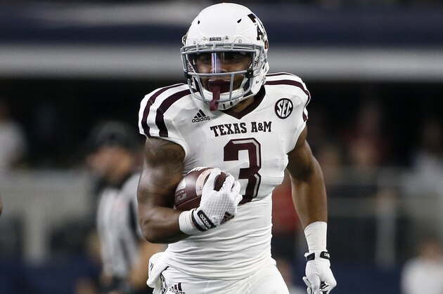 Texas A&M wide receiver Christian Kirk gains yardage against Arkansas in an NCAA college football game Saturday Sept. 26, 2015, in Arlington, Texas. (AP Photo/Tony Gutierrez)