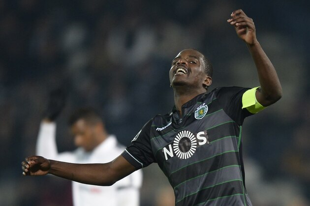 Sporting's midfielder William Carvalho gestures after a failed attempt on goal during the Portuguese league football match Vitoria de Guimaraes vs Sporting CP at the Dom Alfonso Henriques stadium in Guimaraes on February 29, 2016. / AFP / MIGUEL RIOPA        (Photo credit should read MIGUEL RIOPA/AFP/Getty Images)