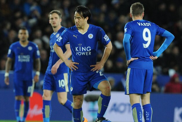 Leicester’s Shinji Okazaki, centre left, and Jamie Vardy wait for play to start after West Bromwich Albion’s Craig Gardner goal during the English Premier League soccer match between Leicester City and West Bromwich Albion at the King Power Stadium in Leicester, England, Tuesday, March 1, 2016. (AP Photo/Rui Vieira)