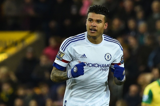 Chelsea's Brazilian striker Kenedy (L) celebrates scoring the opening goal in the first minute of the English Premier League football match between Norwich City and Chelsea at Carrow Road in Norwich, eastern England, on March 1, 2016.

 / AFP / BEN STANSALL / RESTRICTED TO EDITORIAL USE. No use with unauthorized audio, video, data, fixture lists, club/league logos or 'live' services. Online in-match use limited to 75 images, no video emulation. No use in betting, games or single club/league/player publications.  / RESTRICTED TO EDITORIAL USE. NO USE WITH UNAUTHORIZED AUDIO, VIDEO, DATA, FIXTURE LISTS, CLUB/LEAGUE LOGOS OR 'LIVE' SERVICES. ONLINE IN-MATCH USE LIMITED TO 75 IMAGES, NO VIDEO EMULATION. NO USE IN BETTING, GAMES OR SINGLE CLUB/LEAGUE/PLAYER PUBLICATIONS.        (Photo credit should read BEN STANSALL/AFP/Getty Images)