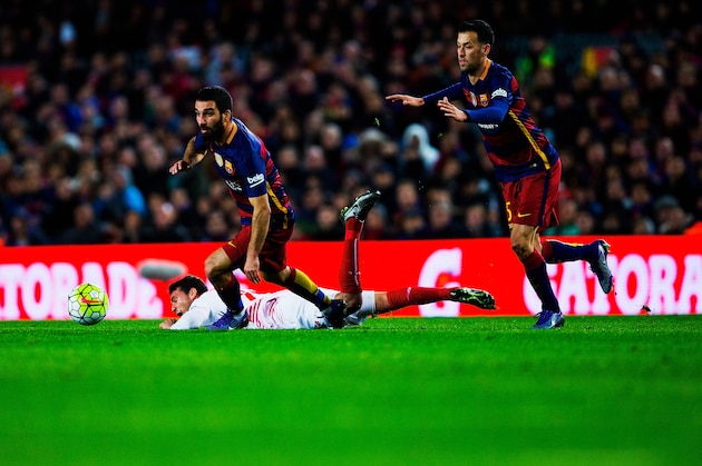 BARCELONA, SPAIN - FEBRUARY 28: Turan Arda (L) and his team mate Sergio Busquets of Barcelona defend Sebastian Cristoforo of Sevilla during the La Liga match between FC Barcelona and Sevilla FC at Camp Nou on February 28, 2016 in Barcelona, Spain.  (Photo by Vladimir Rys Photography via Getty Images)