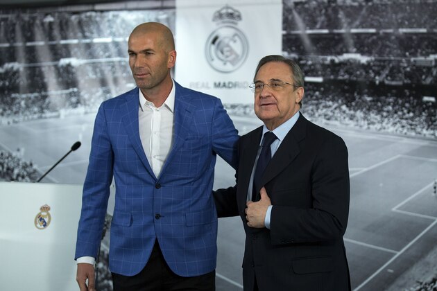 MADRID, SPAIN - JANUARY 04:  Real Madrid CF president Florentino Perez (R) poses for a picture with Zinedine Zidane (L) as new Real Madrid head coach at Santiago Bernabeu Stadium on January 4, 2016 in Madrid, Spain.  (Photo by Gonzalo Arroyo Moreno/Getty Images)