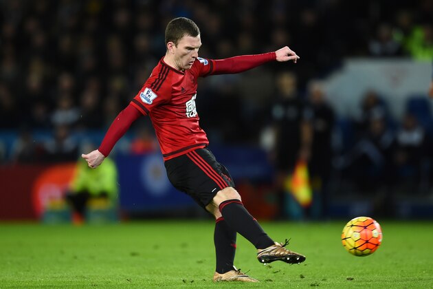 LEICESTER, ENGLAND - MARCH 01: Craig Gardner of West Bromwich Albion in action during the Barclays Premier League match between Leicester City and West Bromwich Albion at The King Power Stadium on March 1, 2016 in Leicester, England.  (Photo by Laurence Griffiths/Getty Images)