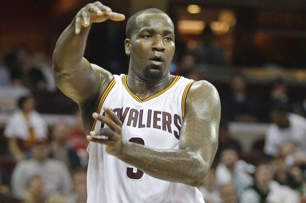 Cleveland Cavaliers’ Kendrick Perkins passes against the Washington Wizards in an NBA basketball game Wednesday, April 15, 2015, in Cleveland. (AP Photo/Mark Duncan)