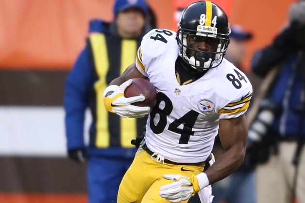 Pittsburgh Steelers wide receiver Antonio Brown (84) against the Cleveland Browns during the second half of an NFL football game, Sunday, Jan. 3, 2016, in Cleveland. (AP Photo/Ron Schwane)