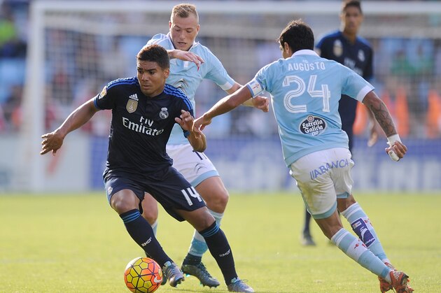 VIGO, SPAIN - OCTOBER 24:  Henrique Casemiro of Real Madrid breaks away from John Guidetti and Augusto Fernandez of Celta Vigo during the La Liga match between Celta Vigo and Real Madrid at Estadio Balaidos on October 24, 2015 in Vigo, Spain.  (Photo by Denis Doyle/Getty Images)