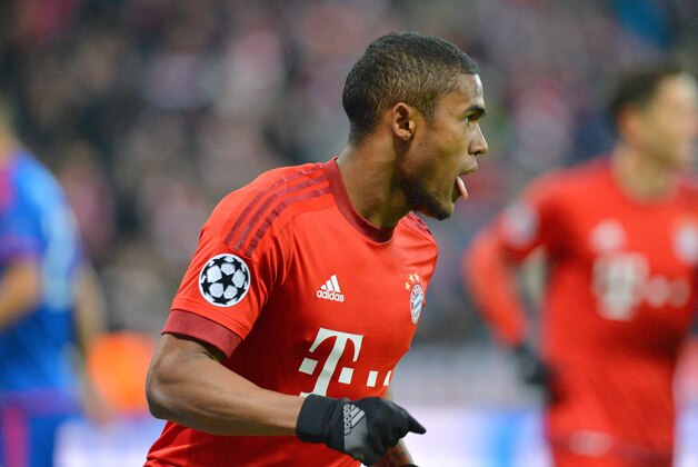 Bayern's Douglas Costa during the Champions League group F soccer match between FC Bayern Munich and Olympiakos in Munich, Germany, Tuesday, Nov. 24, 2015. (AP Photo/Kerstin Joensson)