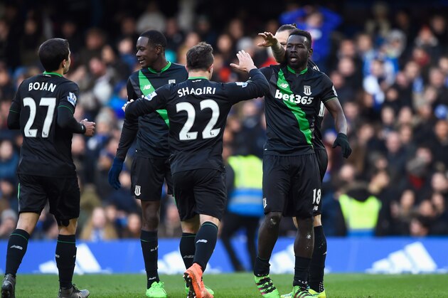 LONDON, ENGLAND - MARCH 05: Mame Biram Diouf (1st R) of Stoke City celebrates scoring his team's first goal with his team mates during the Barclays Premier League match between Chelsea and Stoke City at Stamford Bridge on March 5, 2016 in London, England.  (Photo by Mike Hewitt/Getty Images)