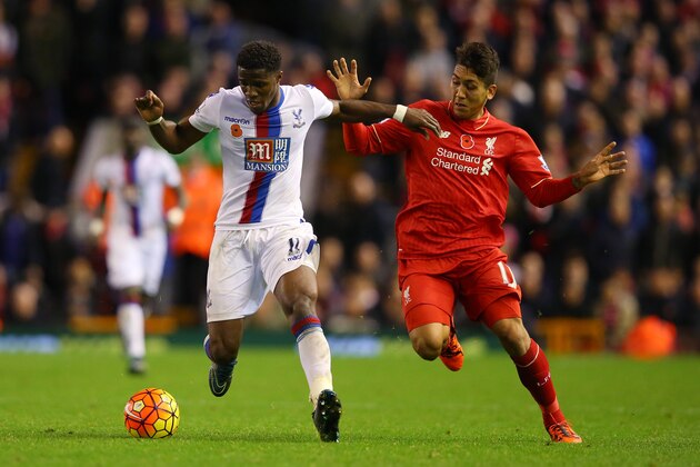 LIVERPOOL, ENGLAND - NOVEMBER 08:  Wilfried Zaha of Crystal Palace (L) battles for the ball with Roberto Firmino of Liverpool during the Barclays Premier League match between Liverpool and Crystal Palace at Anfield on November 8, 2015 in Liverpool, England.  (Photo by Alex Livesey/Getty Images)