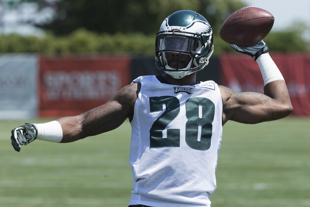 Philadelphia Eagles strong safety Earl Wolff (28) throws the ball during practice at NFL football training camp, Sunday, Aug. 2, 2015, in Philadelphia. (AP Photo/Chris Szagola)