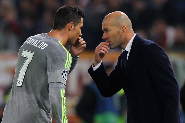 ROME, ITALY - FEBRUARY 17:  Cristiano Ronaldo of Real Madrid CF speaks with his head coach Zinedine Zidane during the UEFA Champions League round of 16 first leg match between AS Roma and Real Madrid CF at Stadio Olimpico on February 17, 2016 in Rome, Italy.  (Photo by Paolo Bruno/Getty Images)