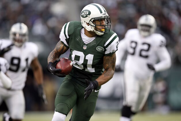 New York Jets tight end Kellen Winslow runs during the first half of an NFL football game against the Oakland Raiders, Sunday, Dec. 8, 2013, in East Rutherford, N.J. (AP Photo/Kathy Willens)