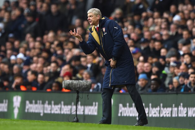 LONDON, ENGLAND - MARCH 05:  Arsene Wenger manager of Arsenal gives instructions during the Barclays Premier League match between Tottenham Hotspur and Arsenal at White Hart Lane on March 5, 2016 in London, England.  (Photo by Shaun Botterill/Getty Images)