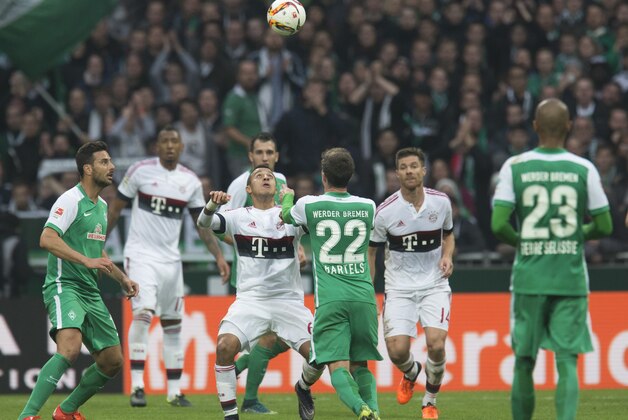 Bremen's Claudio Pizarro, Bayern's Jerome Boateng, Bremen's Levin Oztunali, Bayern's Thiago, Bremen's Fin Bartels, Bayern's Xabi Alonso and Bremen's Theodor Gebre Selassie, from left, challenge for the ball during the German Bundesliga soccer match between Werder Bremen and FC Bayern Munich in Bremen, Germany, Saturday, Oct. 17, 2015. Bayern won with 1-0. (AP Photo/Joerg Sarbach)
