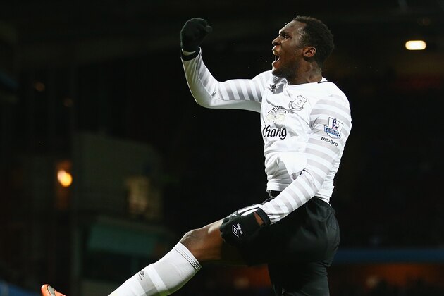 BIRMINGHAM, ENGLAND - MARCH 01: Romelu Lukaku of Everton celebrates scoring his team's third goal during the Barclays Premier League match between Aston Villa and Everton at Villa Park on March 1, 2016 in Birmingham, England.  (Photo by Clive Mason/Getty Images)
