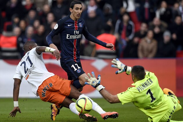 Montpellier's French defender William Remy (L) and Montpellier's French goalkeeper Laurent Pionnier (R) vie with Paris Saint-Germain's Argentinian forward Angel Di Maria  during the French L1 football match between Paris Saint-Germain (PSG) and Montpellier (MHSC) on March 5, 2016, at the Parc des Princes stadium in Paris. / AFP / FRANCK FIFE        (Photo credit should read FRANCK FIFE/AFP/Getty Images)