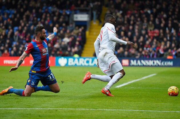 LONDON, ENGLAND - MARCH 06:  Damien Delaney of Crystal Palace fouls Christian Benteke of Liverpool to concede a penalty during the Barclays Premier League match between Crystal Palace and Liverpool at Selhurst Park on March 6, 2016 in London, England.  (Photo by Mike Hewitt/Getty Images)