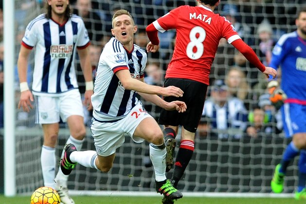Manchester United’s Juan Mata, right, tackles West Brom’s Darren Fletcher and is shown a red card during the English Premier League soccer match between West Bromwich Albion and Manchester United, at the Hawthorns in West Bromwich, England, Sunday, March 6, 2016. (AP Photo/Rui Vieira)