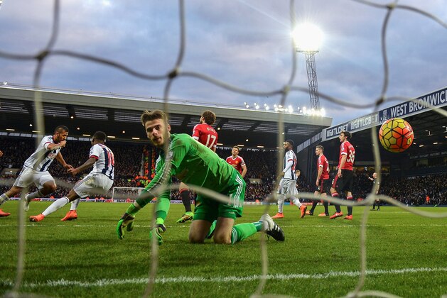 WEST BROMWICH, ENGLAND - MARCH 06:  Salomon Rondon of West Bromwich Albion scores the opening goal past David De Gea of Manchester United during the Barclays Premier League match between West Bromwich Albion and Manchester United at The Hawthorns on March 6, 2016 in West Bromwich, England.  (Photo by Michael Regan/Getty Images)