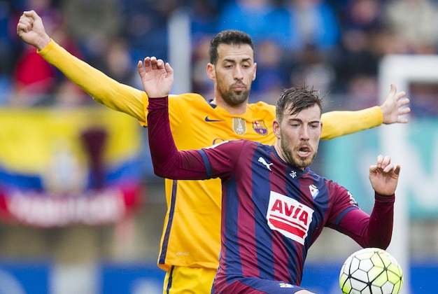 EIBAR, SPAIN - MARCH 06: Sergi Enrich of SD Eibar duels for the ball with Sergio Busquets of FC Barcelona during the La Liga match between SD Eibar and FC Barcelona at Ipurua Municipal Stadium on March 6, 2016 in Eibar, Spain.  (Photo by Juan Manuel Serrano Arce/Getty Images)