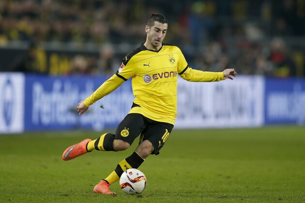 DORTMUND, GERMANY - MARCH 05:  Henrikh Mkhitaryan of Borussia Dortmund runs with the ball during the Bundesliga match between Borussia Dortmund and FC Bayern Muenchen at Signal Iduna Park on March 5, 2016 in Dortmund, Germany.bs  (Photo by Boris Streubel/Getty Images)