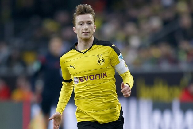 DORTMUND, GERMANY - FEBRUARY 28:  Marco Reus of Borussia Dortmund runs with the ball during the Bundesliga match between Borussia Dortmund and 1899 Hoffenheim at Signal Iduna Park on February 28, 2016 in Dortmund, Germany.  (Photo by Boris Streubel/Getty Images)
