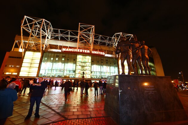 MANCHESTER, ENGLAND - FEBRUARY 02:  Fans make their way to the stadium prior to the Barclays Premier League match between Manchester United and Stoke City at Old Trafford on February 2, 2016 in Manchester, England.  (Photo by Clive Mason/Getty Images)