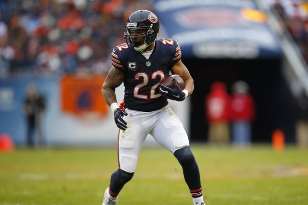 Chicago Bears running back Matt Forte (22) runs the ball against the Detroit Lions during an NFL football game, Sunday, Jan. 3, 2016, in Chicago. The Lions won the game 24-20.   (Jeff Haynes/AP Images for Panini)