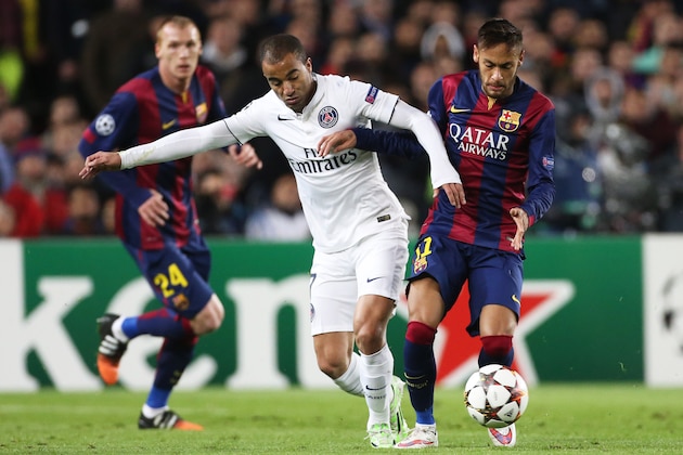 BARCELONA, SPAIN - DECEMBER 10: Lucas Moura of PSG and Neymar of FC Barcelona in action during the UEFA Champions League Group F match between FC Barcelona and Paris Saint-Germain FC at Camp Nou stadium on December 10, 2014 in Barcelona, Spain. (Photo by Jean Catuffe/Getty Images)