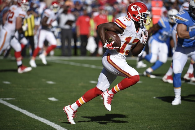 Kansas City Chiefs wide receiver De'Anthony Thomas runs with the ball during the first half of an NFL football game against the San Diego Chargers  Sunday, Nov. 22, 2015, in San Diego. (AP Photo/Denis Poroy)