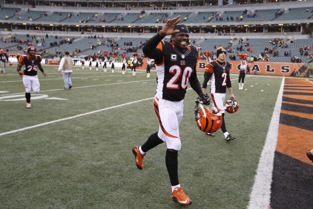Cincinnati Bengals free safety Reggie Nelson (20) waves as he leaves the field after an NFL football game against the St. Louis Rams, Sunday, Nov. 29, 2015, in Cincinnati. The Bengals won 31-7. (AP Photo/Frank Victores)