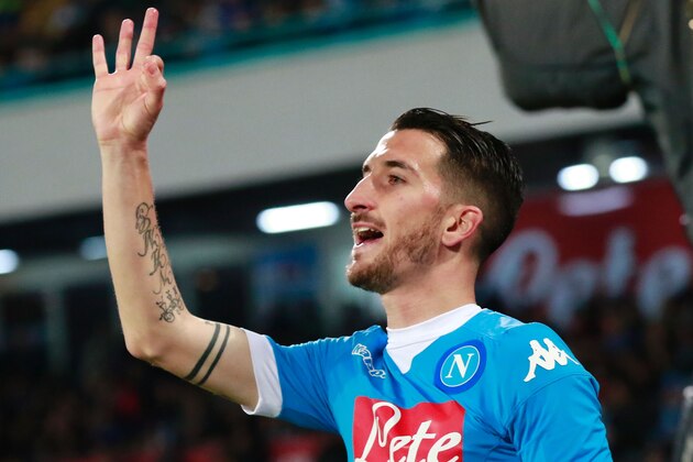 Napoli's Italian midfielder Mirko Valdifiori gestures during the Italian Serie A football match SSC Napoli vs Torino FC on January 6, 2016 at the San Paolo stadium in Naples.  / AFP / CARLO HERMANN        (Photo credit should read CARLO HERMANN/AFP/Getty Images)