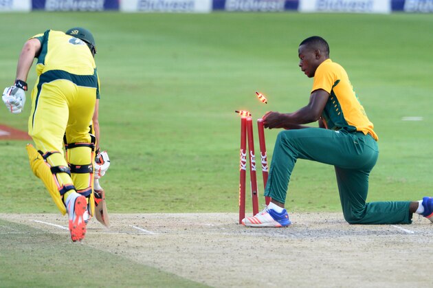 JOHANNESBURG, SOUTH AFRICA - MARCH 06: Mitchell Marsh of Australia almost run out by Kagiso Rabada of the Proteas during the 2nd KFC T20 International match between South Africa and Australia at Bidvest Wanderers Stadium on March 06, 2016 in Johannesburg, South Africa. (Photo by Lee Warren/Gallo Images/Getty Images)
