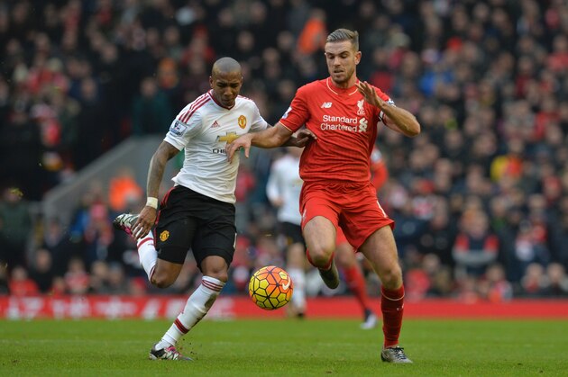 Manchester United's English midfielder Ashley Young (L) battles with Liverpool's English midfielder Jordan Henderson (R) during the English Premier League football match between Liverpool and Manchester United at Anfield in Liverpool, northwest England, on January 17, 2016.  AFP PHOTO / PAUL ELLIS

RESTRICTED TO EDITORIAL USE. No use with unauthorized audio, video, data, fixture lists, club/league logos or 'live' services. Online in-match use limited to 75 images, no video emulation. No use in betting, games or single club/league/player publications. / AFP / PAUL ELLIS        (Photo credit should read PAUL ELLIS/AFP/Getty Images)