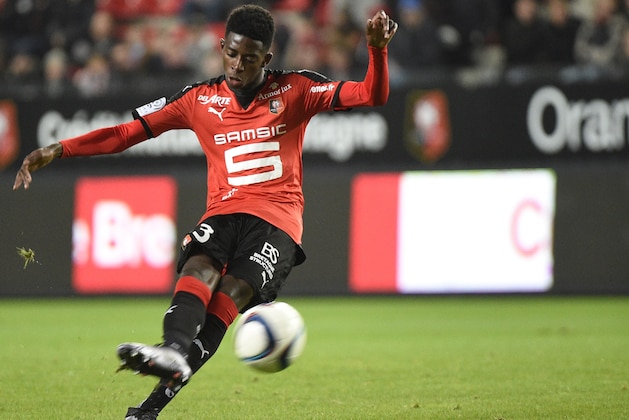 Rennes' French forward Ousmane Dembele kicks the ball during the French L1 football match Rennes against Marseille on December 03, 2015 at the Roazhon park stadium in Rennes, western France. AFP PHOTO / DAMIEN MEYER / AFP / DAMIEN MEYER        (Photo credit should read DAMIEN MEYER/AFP/Getty Images)