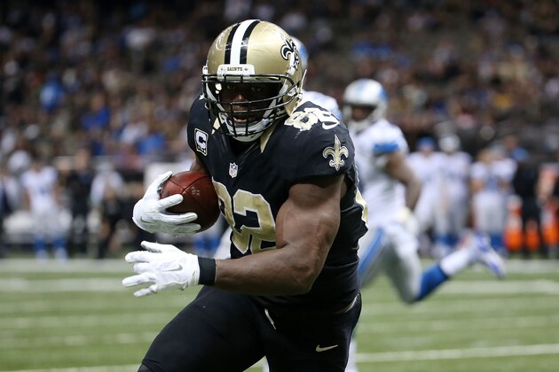 NEW ORLEANS, LA - DECEMBER 21:  Benjamin Watson #82 of the New Orleans Saints runs for yards following a reception against the Detroit Lions at the Mercedes-Benz Superdome on December 21, 2015 in New Orleans, Louisiana. Detroit defeated New Orleans 35-27.  (Photo by Chris Graythen/Getty Images)