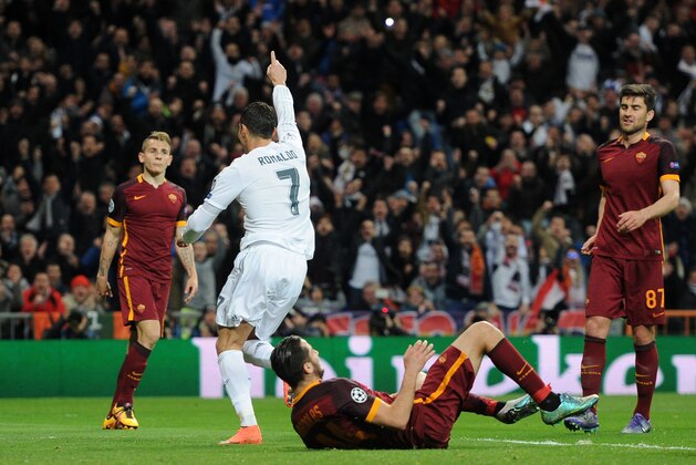MADRID, SPAIN - MARCH 08:  Cristiano Ronaldo of Real Madrid celebrates scoring the opening goal during the UEFA Champions League Round of 16 Second Leg match between Real Madrid and Roma at Estadio Santiago Bernabeu on March 8, 2016 in Madrid, Spain.  (Photo by Denis Doyle/Getty Images)