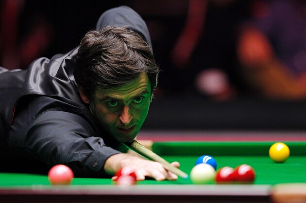 England's Ronnie O'Sullivan plays a shot during the Masters Snooker final against England's Barry Hawkins at Alexandra Palace in north London on January 17, 2016.    / AFP / ADRIAN DENNIS        (Photo credit should read ADRIAN DENNIS/AFP/Getty Images)