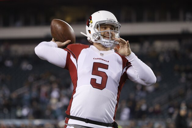Arizona Cardinals' Drew Stanton warms up before an NFL football game against the Philadelphia Eagles, Sunday, Dec. 20, 2015, in Philadelphia. (AP Photo/Matt Rourke)
