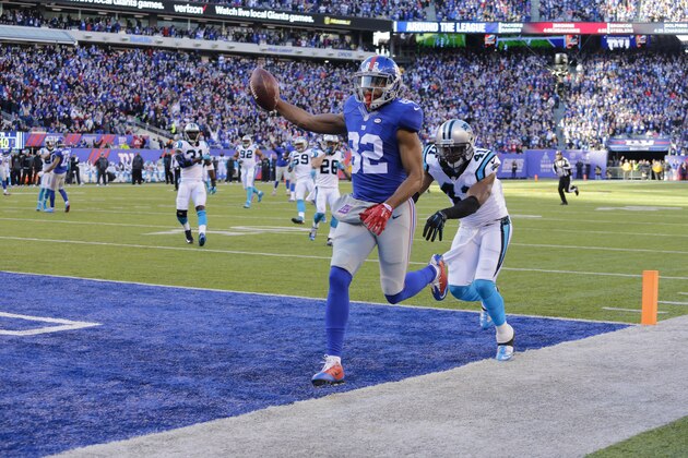 New York Giants wide receiver Rueben Randle (82) runs for a touchdown as Carolina Panthers' Roman Harper (41) closes in during the first half of an NFL football game Sunday, Dec. 20, 2015, in East Rutherford, N.J. (AP Photo/Julie Jacobson)